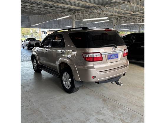 TOYOTA HILUX SW4 3.0 SRV 4X4 16V TURBO INTERCOOLER DIESEL 4P AUTOMÁTICO